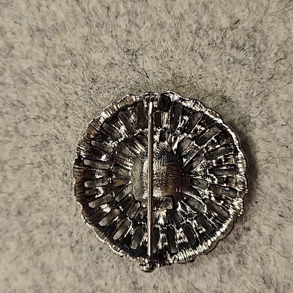 Enamel & Antiqued Silverstone 1 3/8"Dia. Brooch - Picture 6 of 6